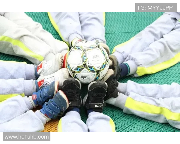 足球巨星齐聚一堂 九宫格展现全球顶级球员风采